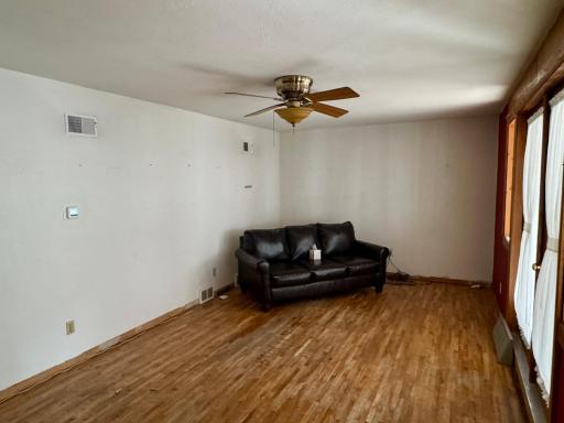 906 W Walnut Avenue, Olivia, MN 56277