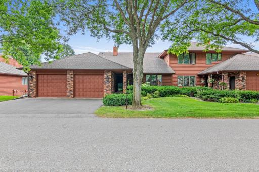 18 Anemone Circle, North Oaks, MN 55127