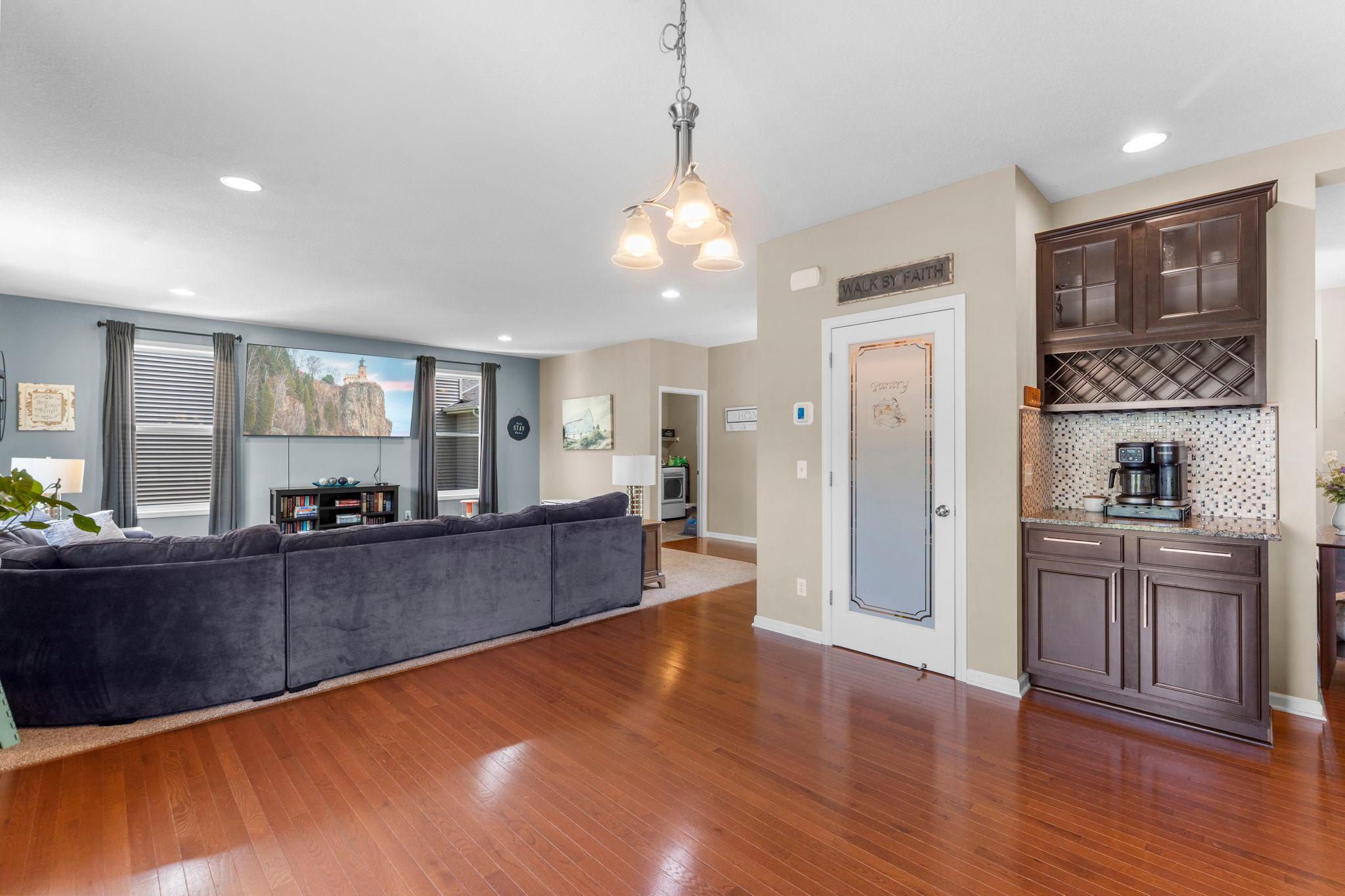 25-web-or-mls-4971 Hamlet Ave N-188.jpg