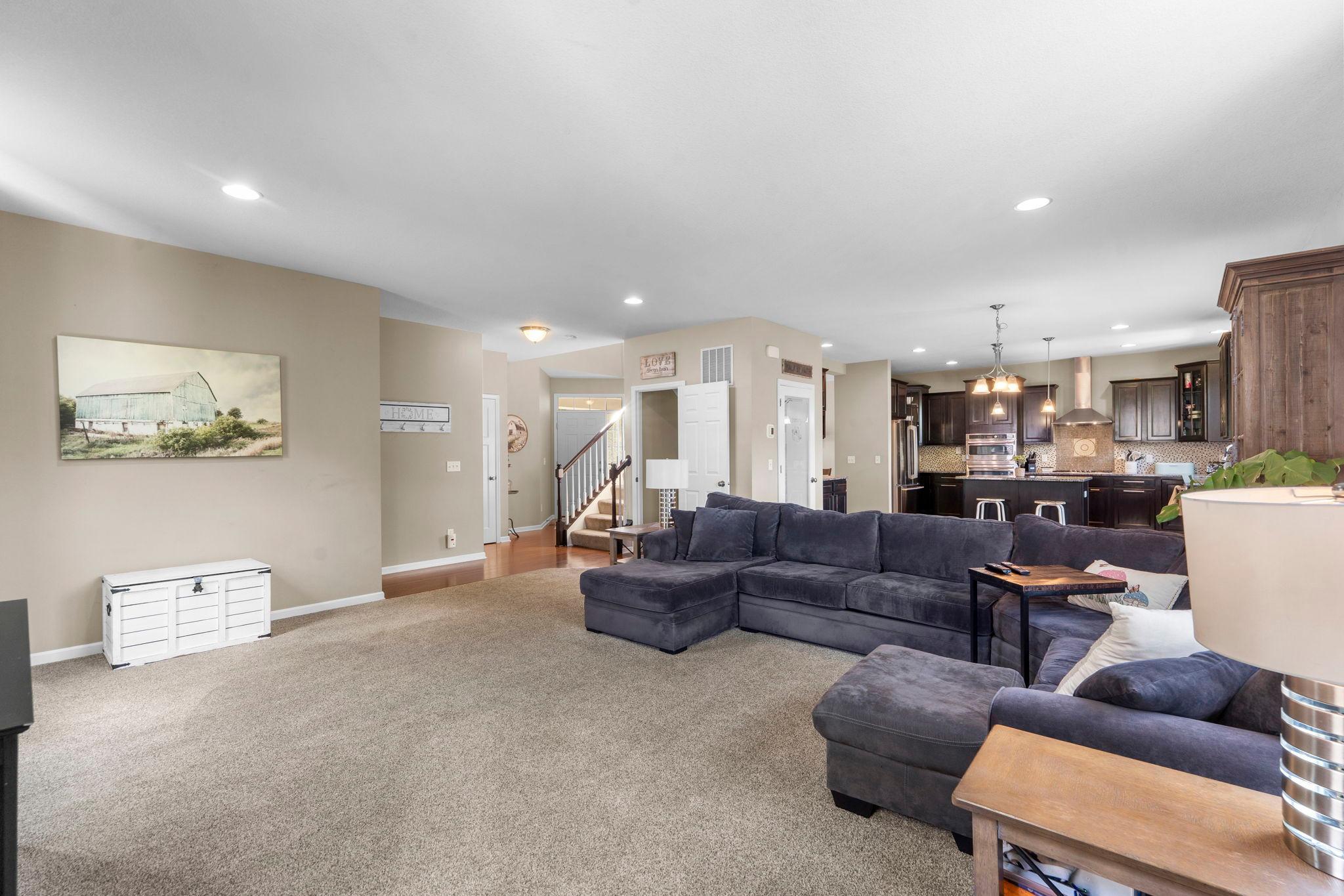 20-web-or-mls-4971 Hamlet Ave N-173.jpg