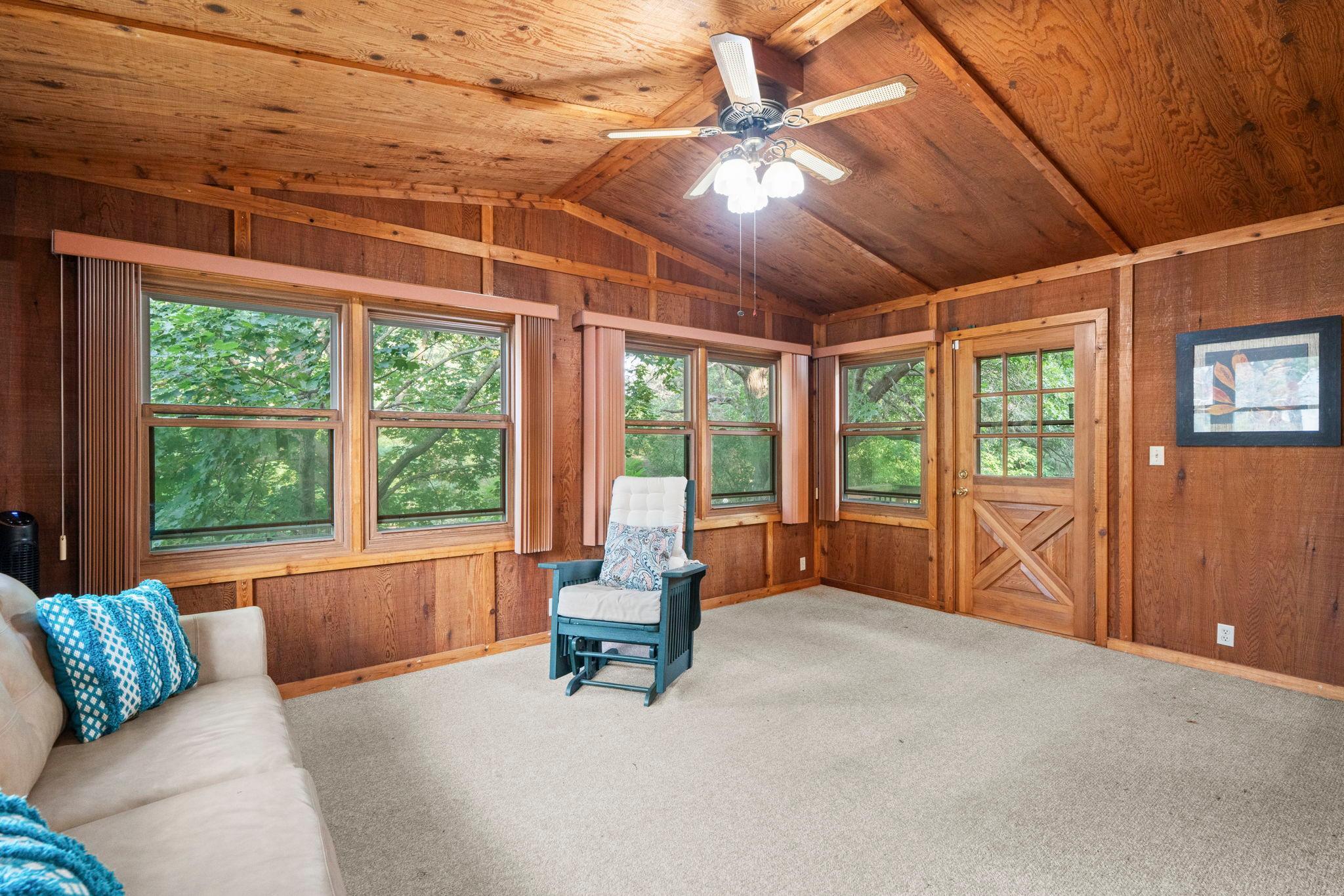 3 season sunroom to enjoy summer evenings