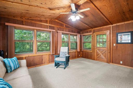 3 season sunroom to enjoy summer evenings