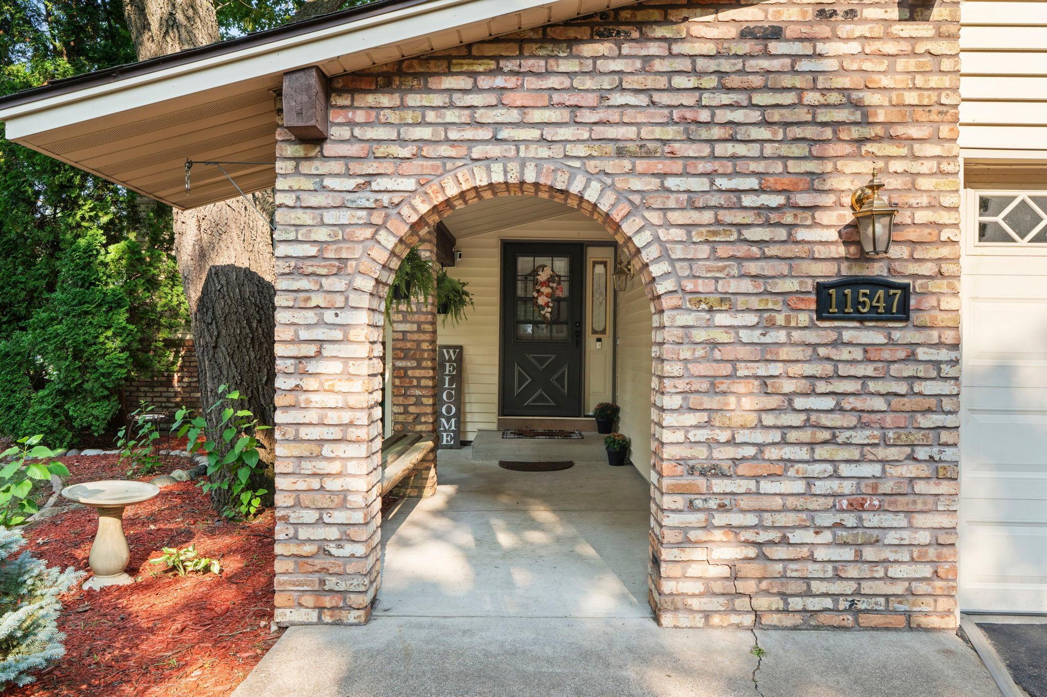 16-web-or-mls-11547 Flintwood St NW-21.jpg