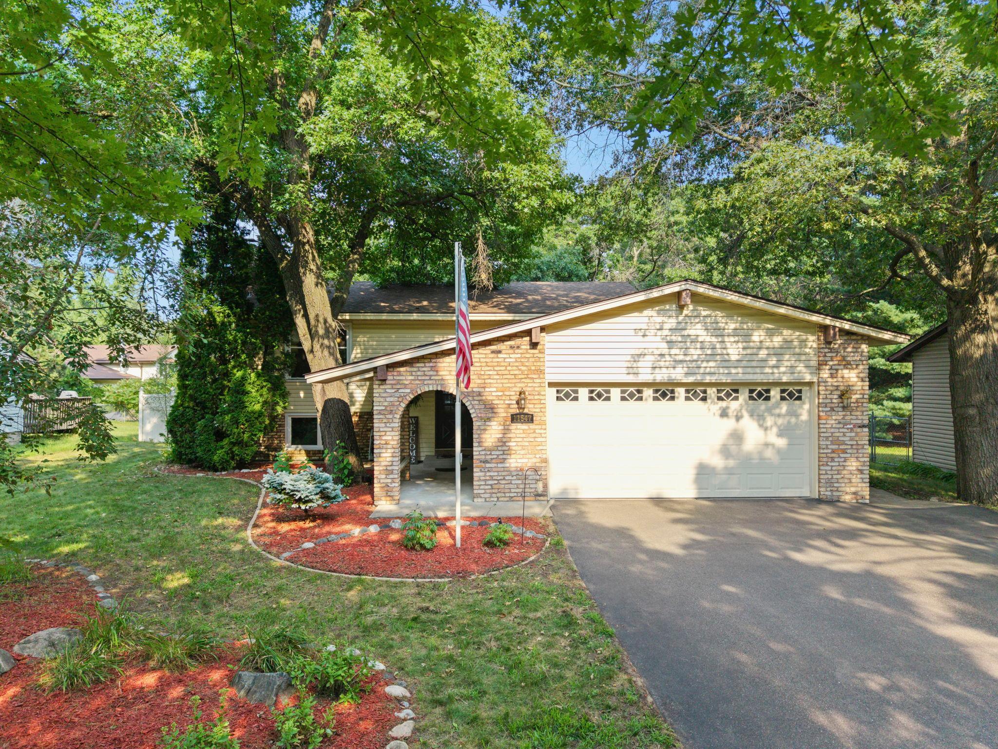 Welcome to 11547 Flintwood!