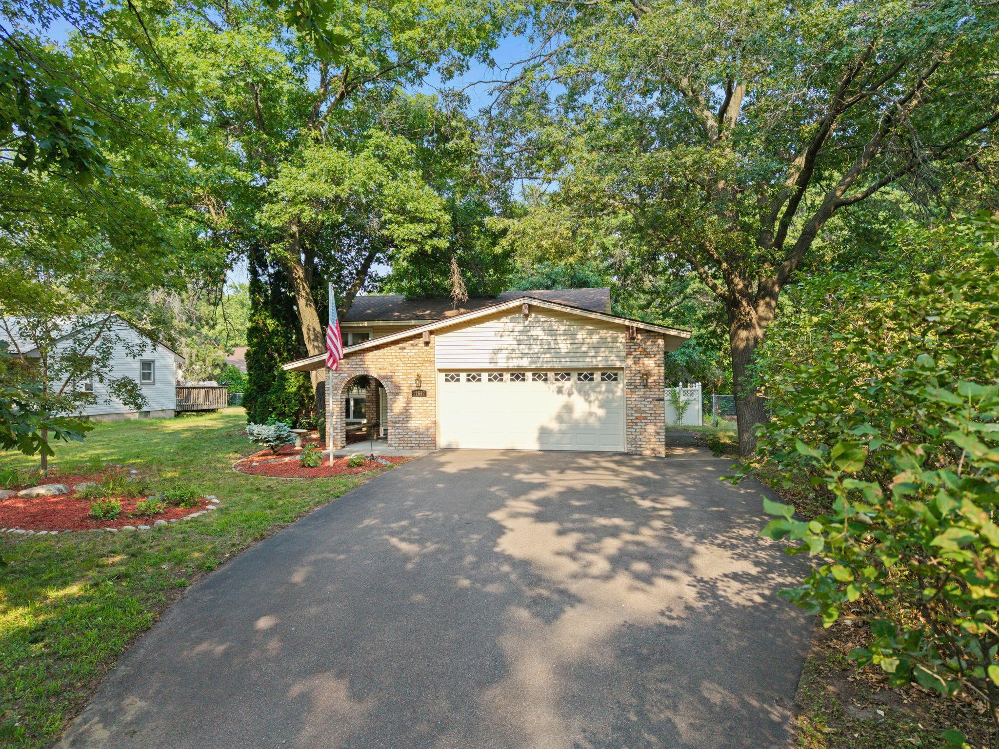 6-web-or-mls-11547 Flintwood St NW-301.jpg