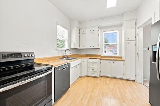 1021 9th Avenue N, Fargo, ND 58102