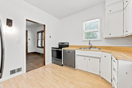 1021 9th Avenue N, Fargo, ND 58102