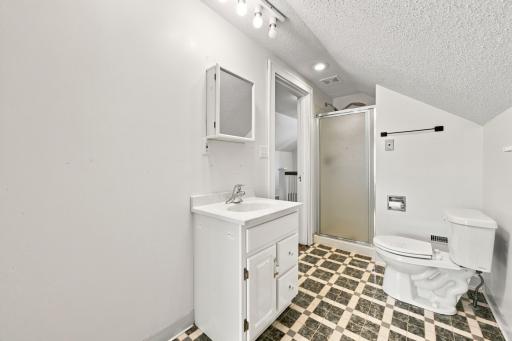 1021 9th Avenue N, Fargo, ND 58102