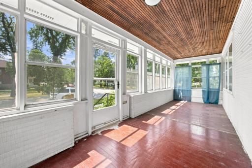 1021 9th Avenue N, Fargo, ND 58102