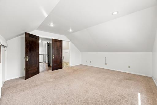 1021 9th Avenue N, Fargo, ND 58102