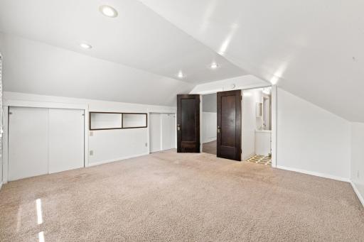 1021 9th Avenue N, Fargo, ND 58102