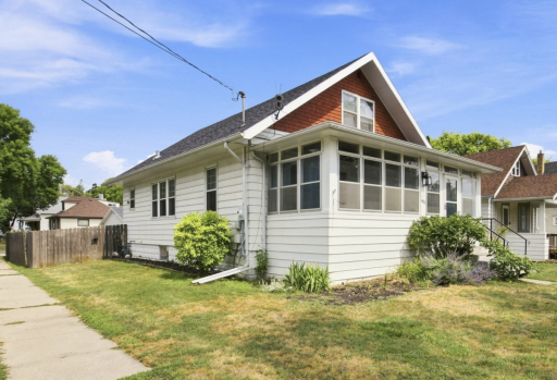 1021 9th Avenue N, Fargo, ND 58102