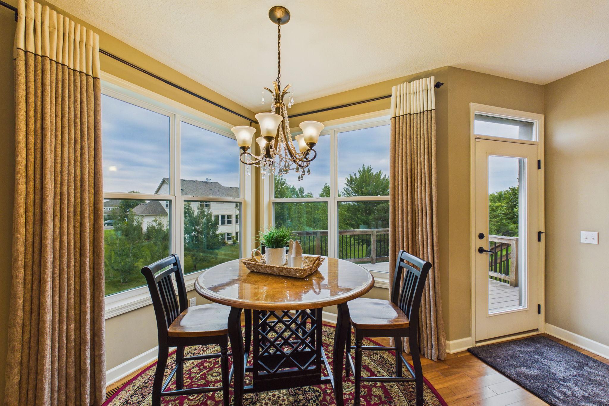Main Level B'fast Nook