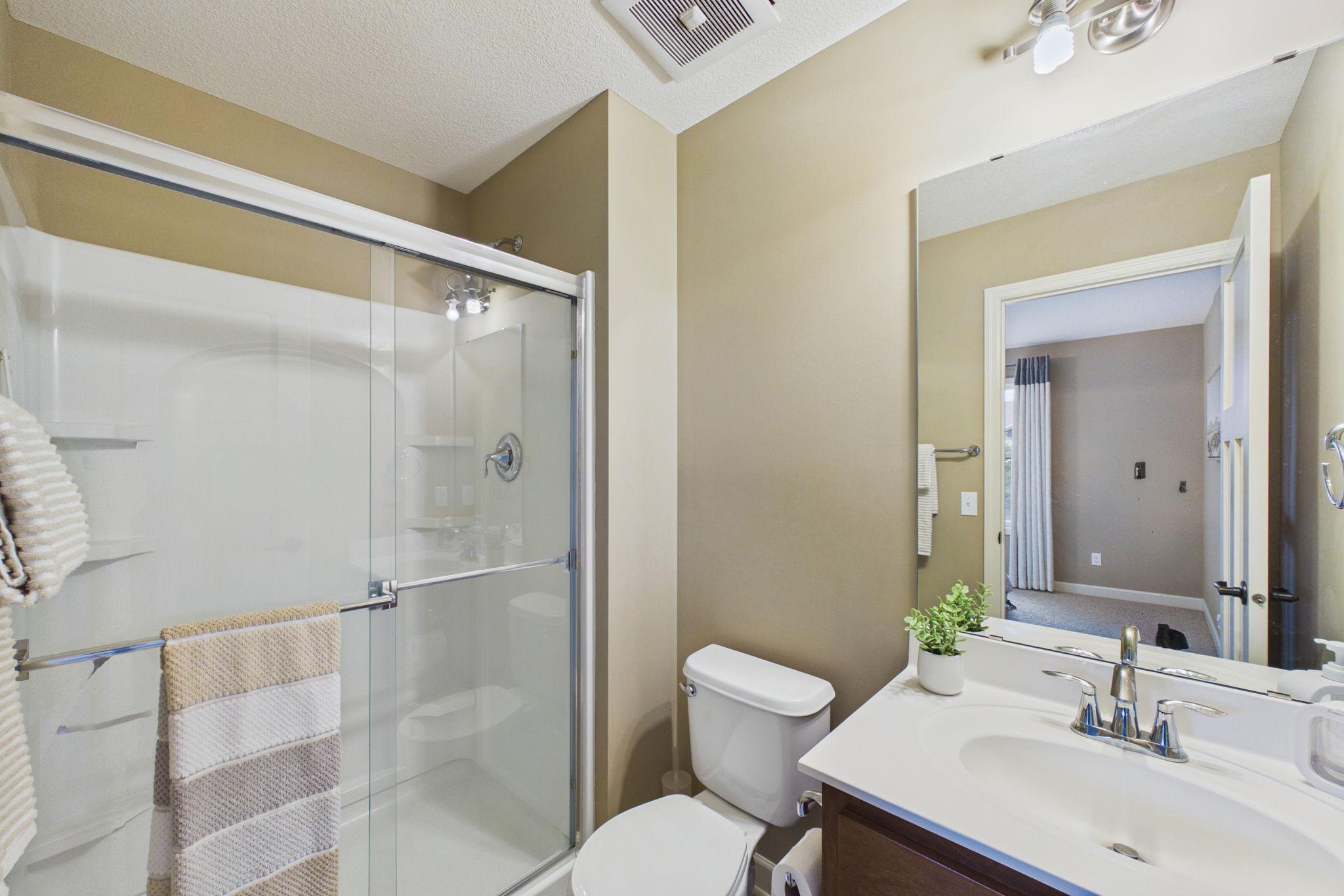 Jr Suite Bath