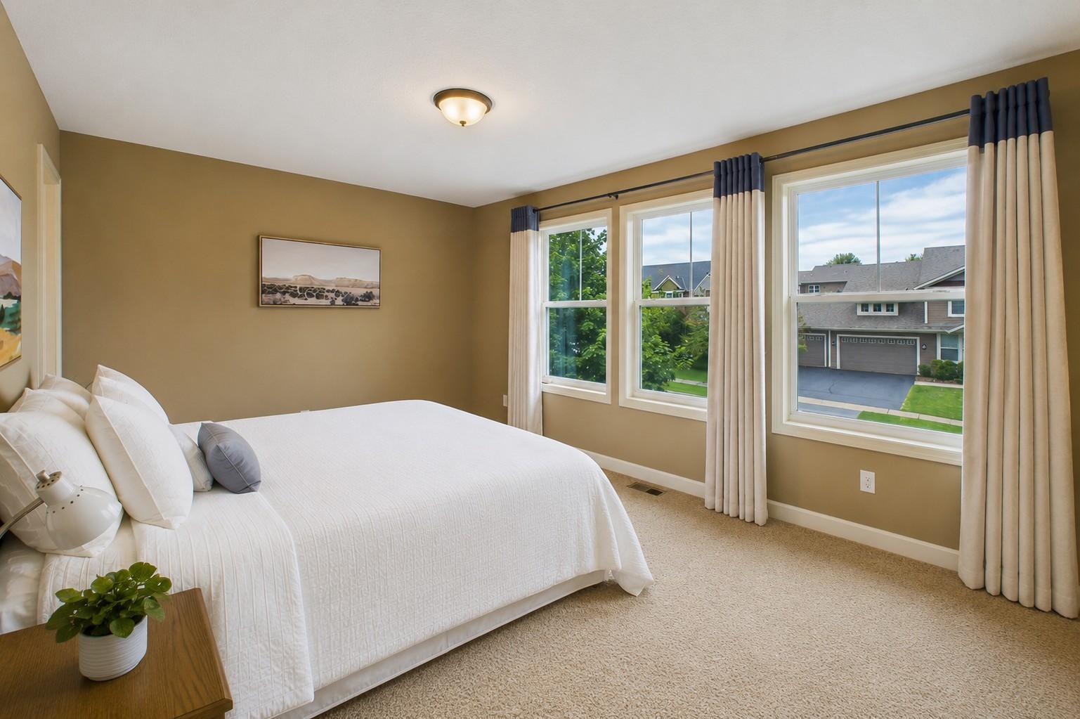 Jr Suite w 3/4 en suite Bath