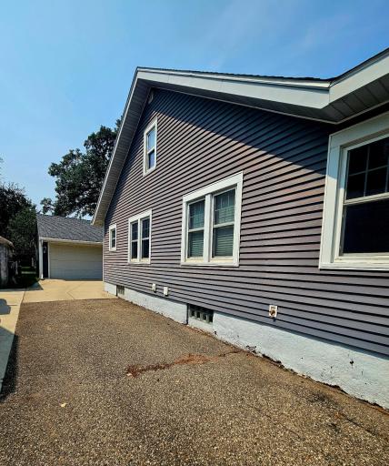 DRIVEWAY.jpg