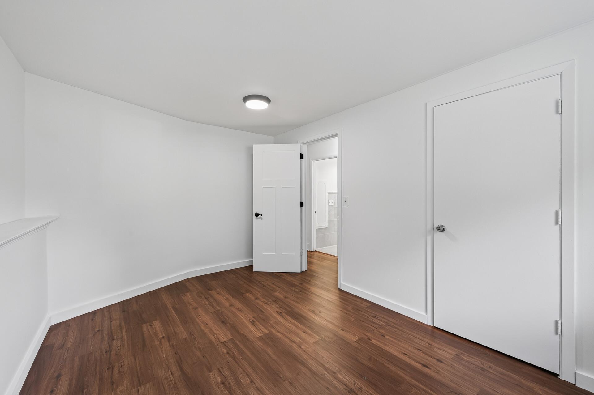 22_8041_60__Ave22_mls.jpg