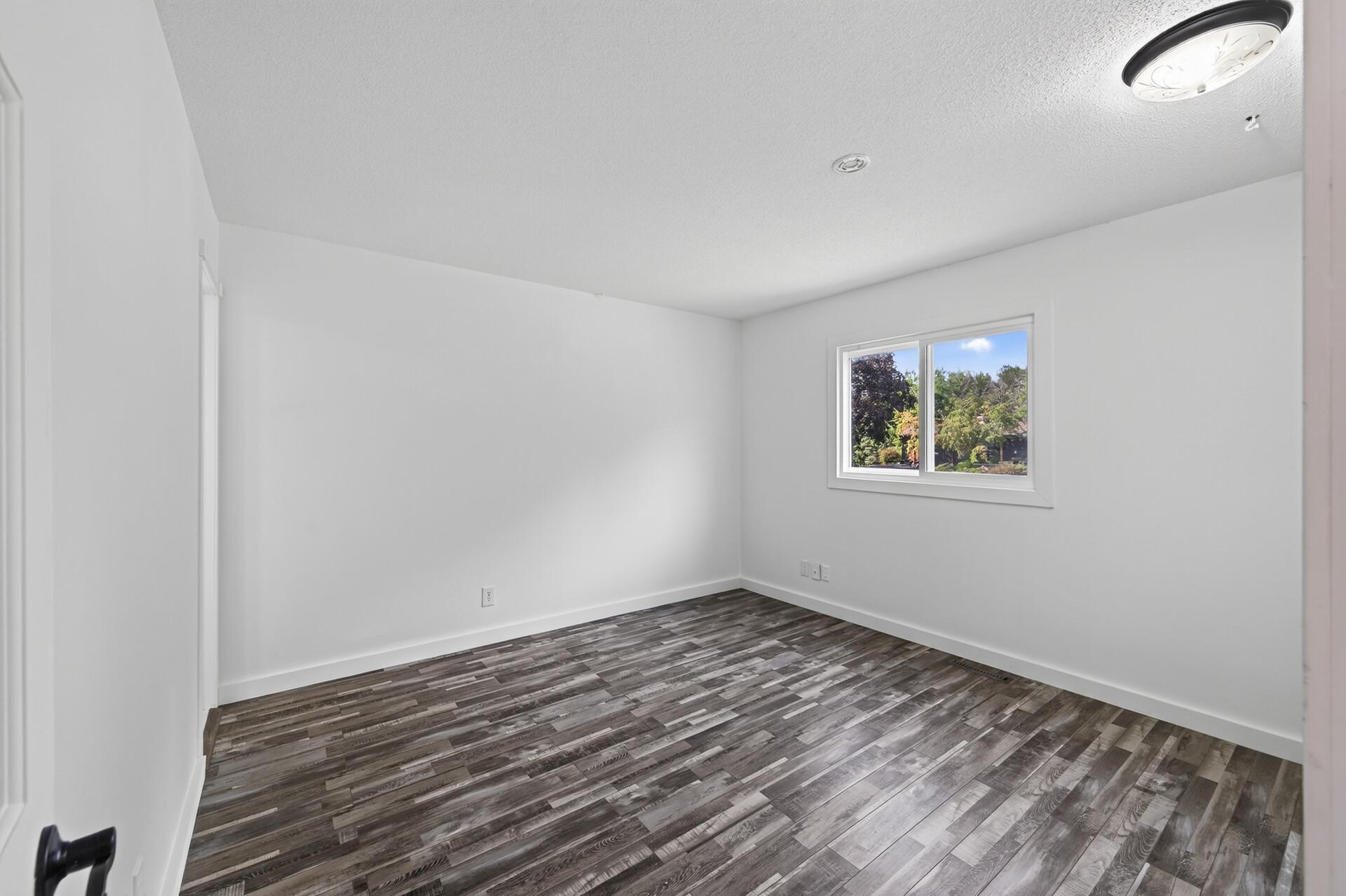 11_8041_60__Ave11_mls.jpg