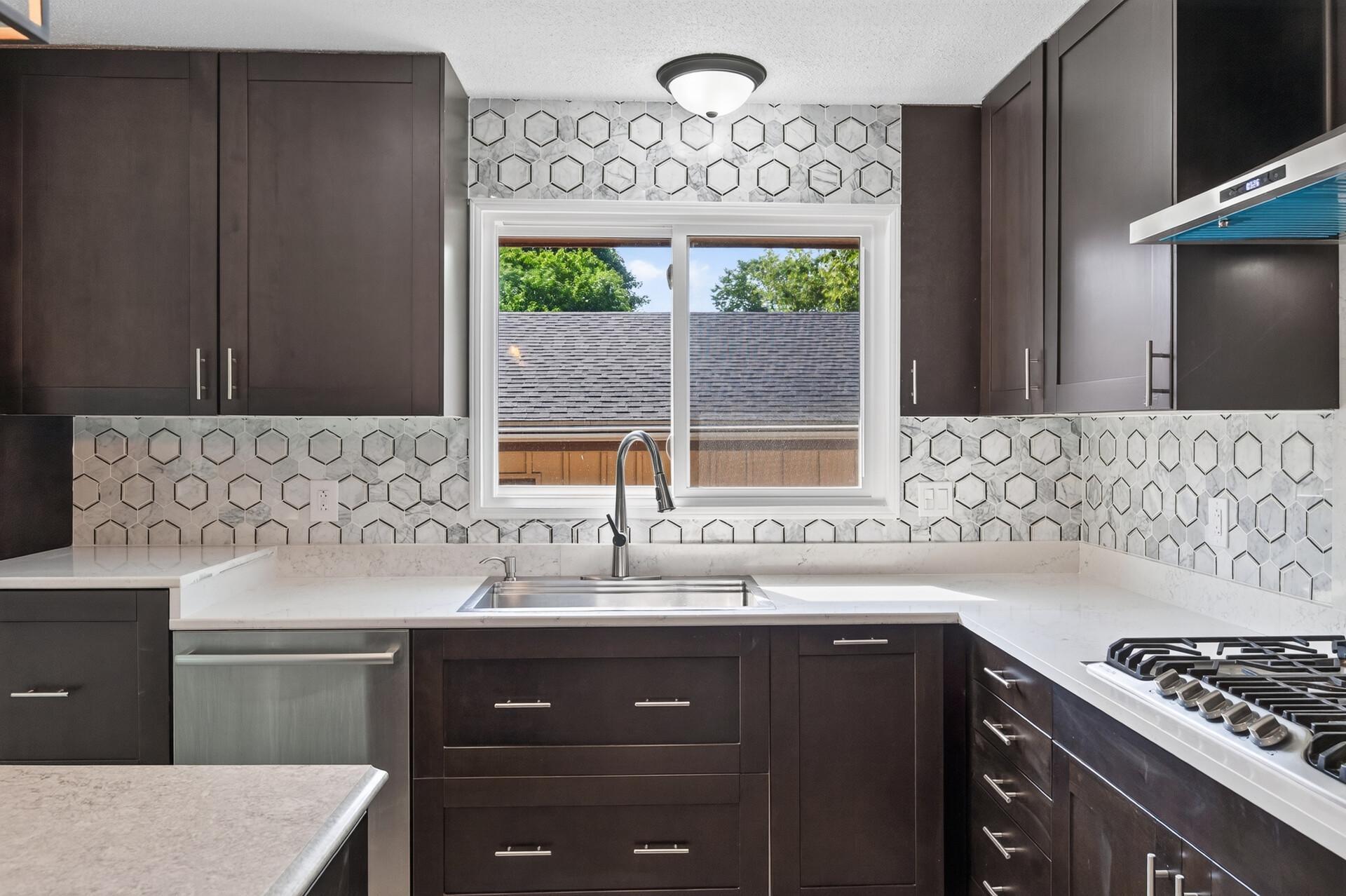 09_8041_60__Ave9_mls.jpg