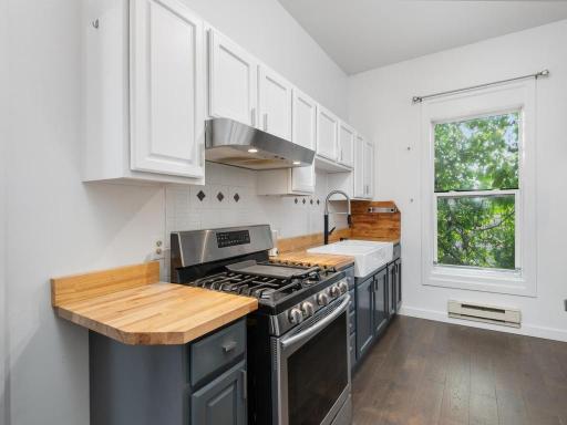 936 4th Street E, Saint Paul, MN 55106