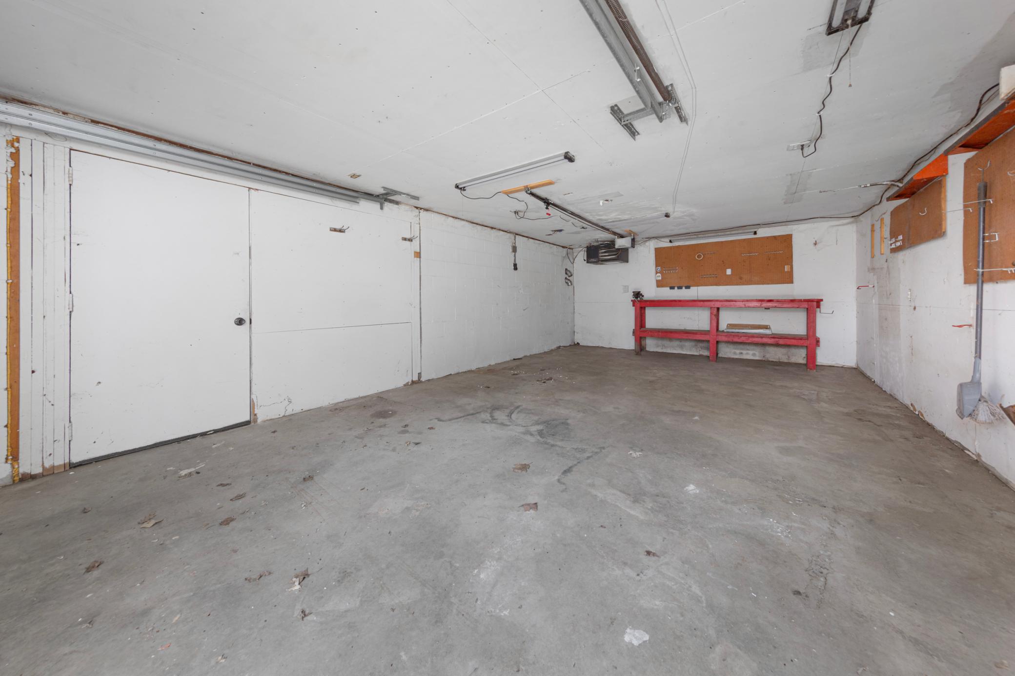 44_38 garage.jpg