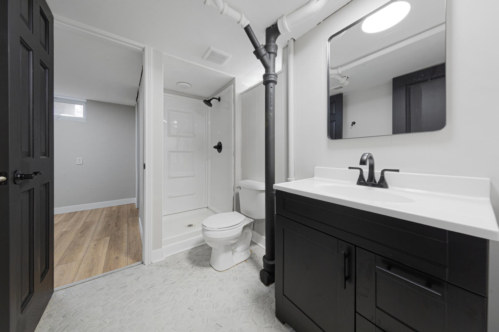 38_32 bathroom_lower.jpg