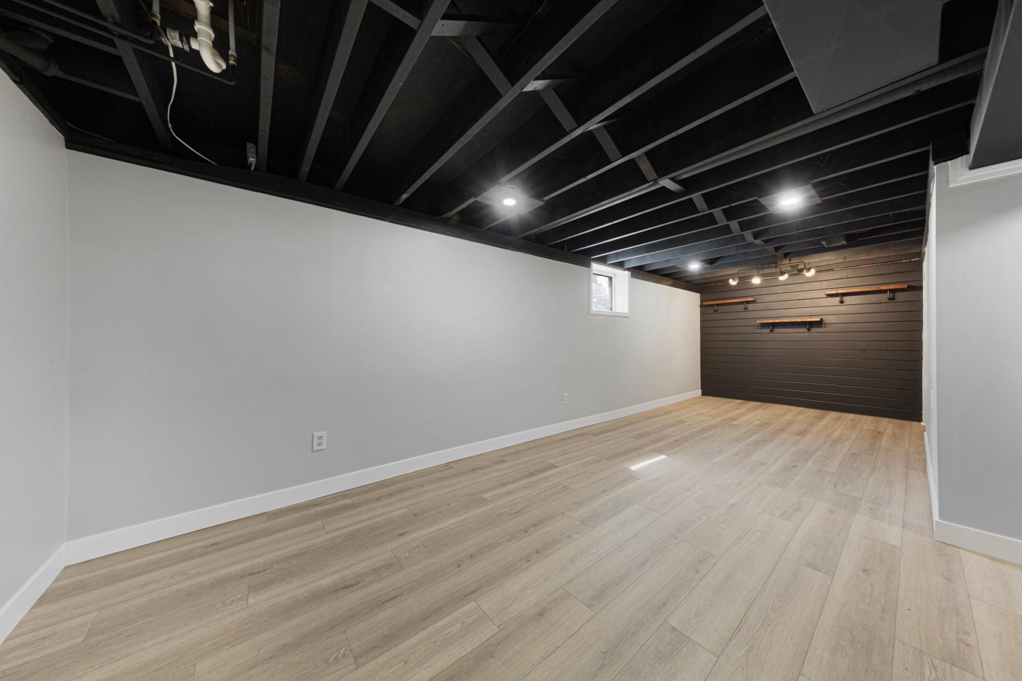 37_31 family room_lower.jpg