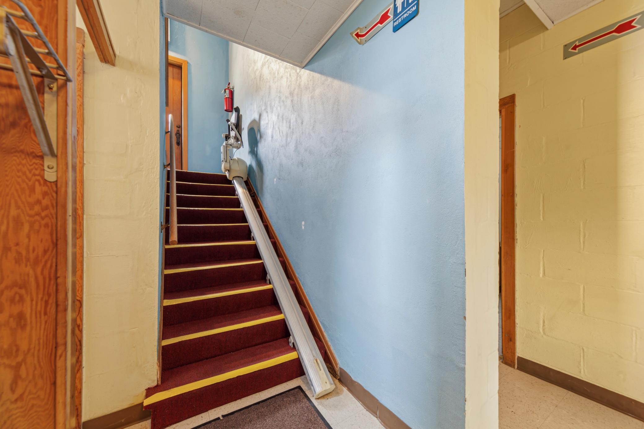 26 stairs w lift.jpg