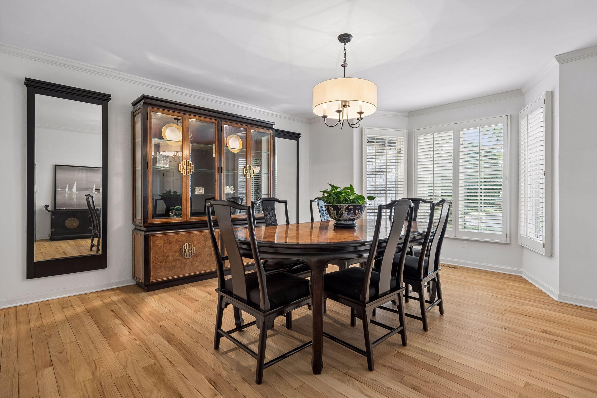 dining room with plantation- shuttered bay window