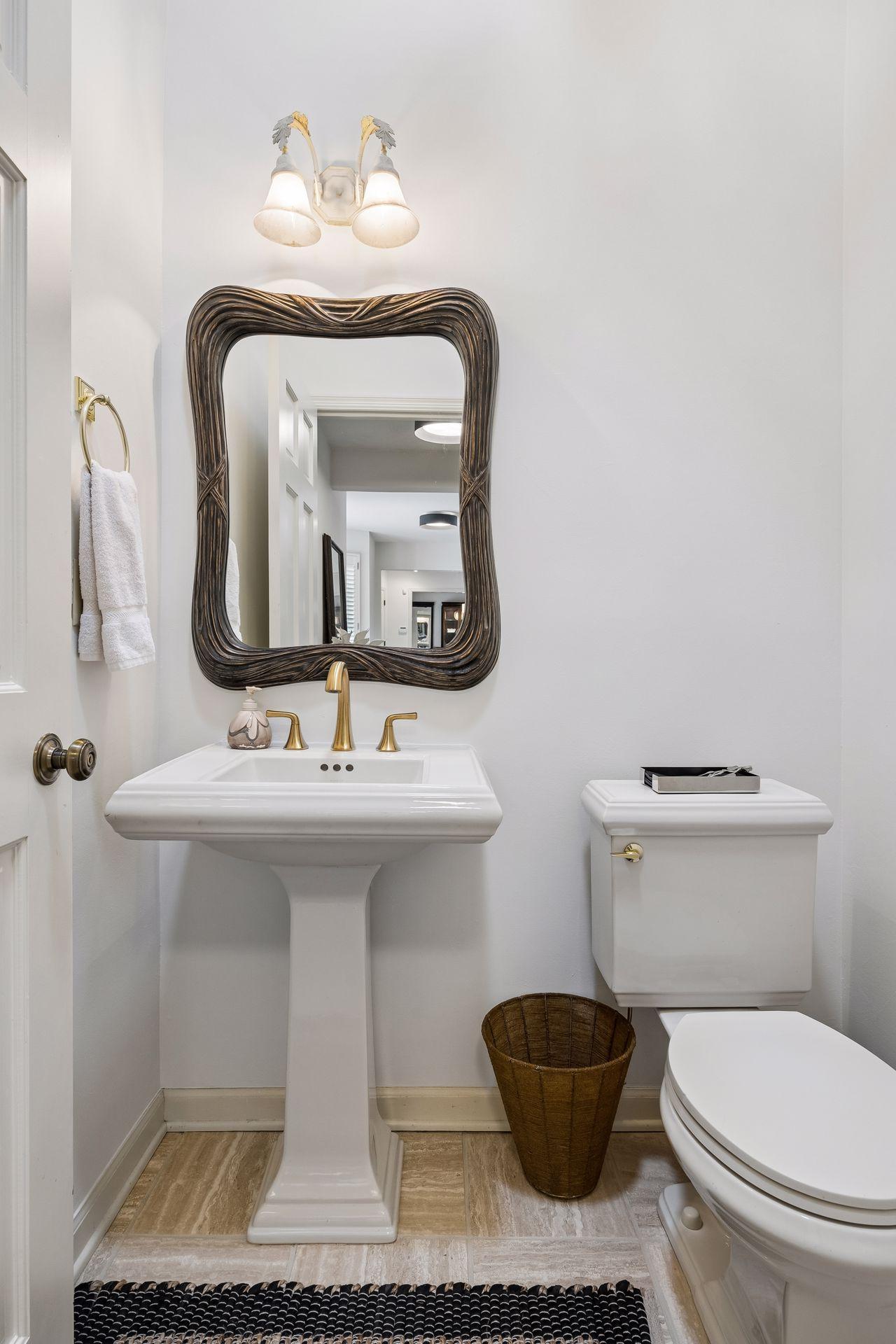 Guest power room