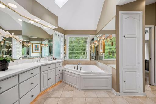 5804 Long Brake Trail, Edina, MN 55439