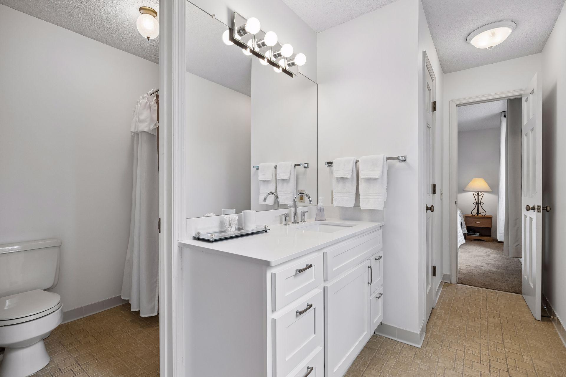 Full Jack & Jill bathroom