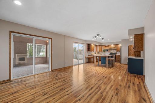 20-web-or-mls-1407 Bay Point Dr SE-20.jpg