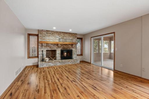 17-web-or-mls-1407 Bay Point Dr SE-17.jpg