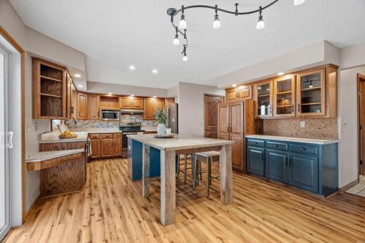 12-web-or-mls-1407 Bay Point Dr SE-12.jpg