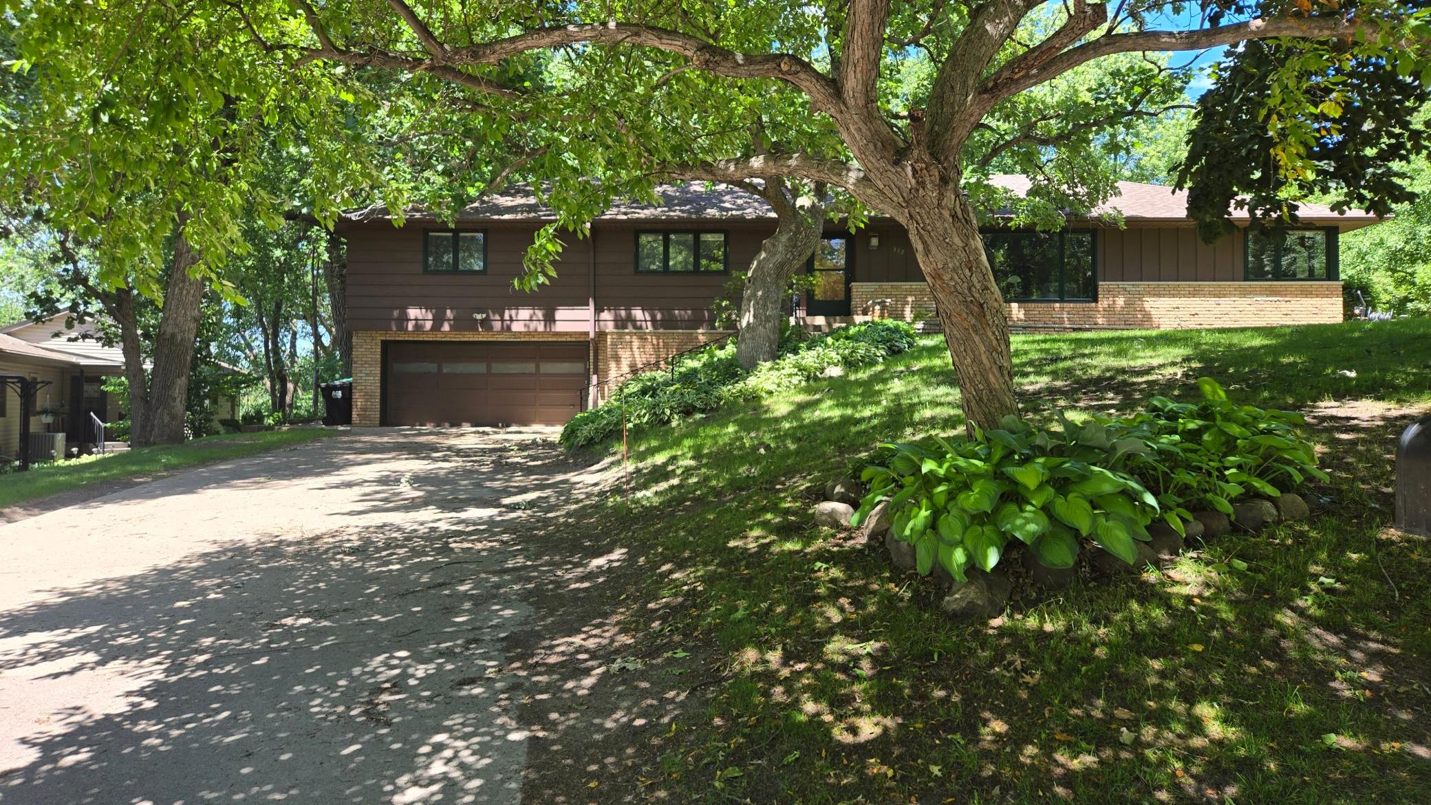 Beautiful expansive one-story!