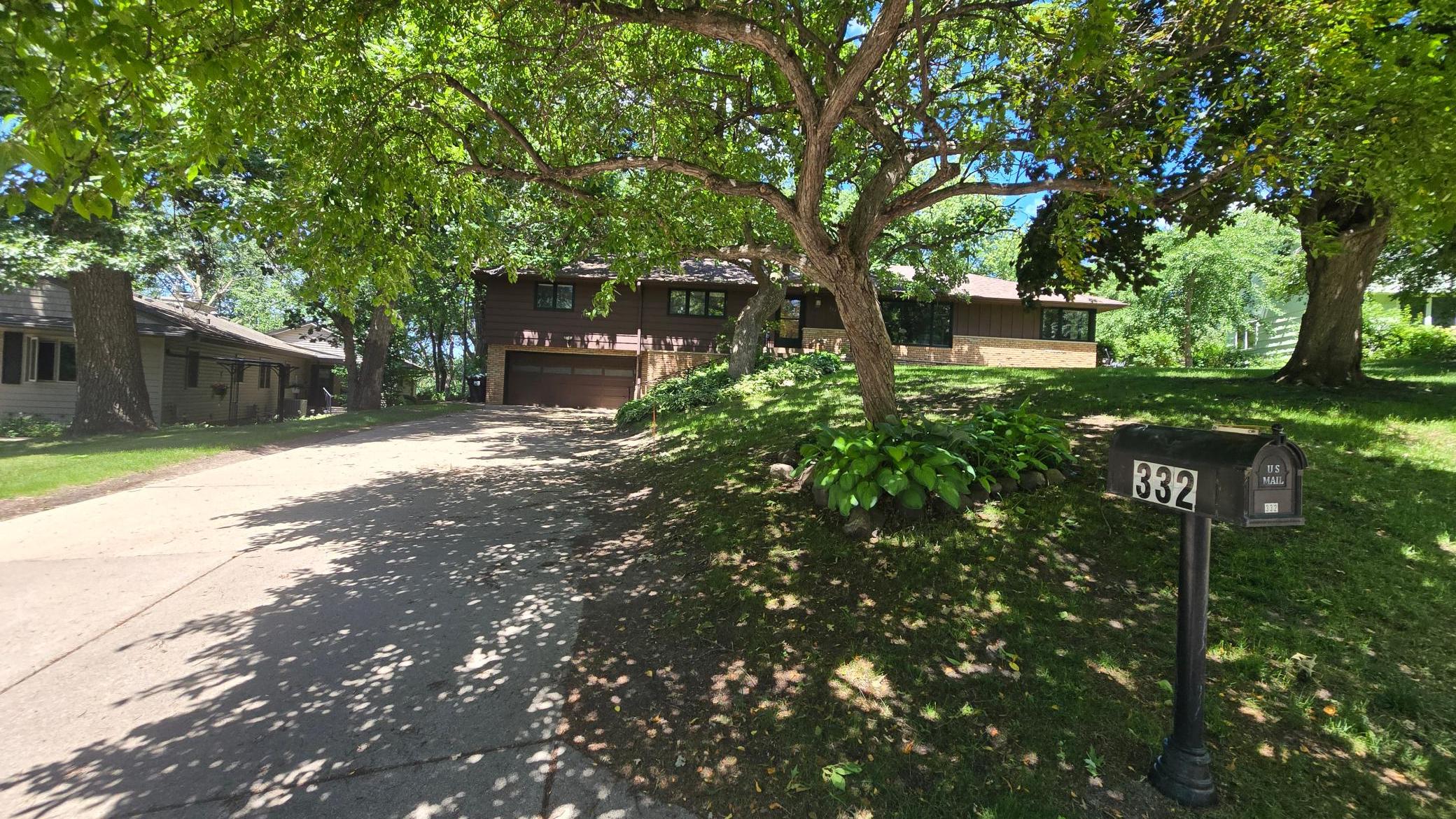 Quiet road tucked away in Shoreview!