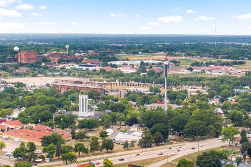 Convenient proximity to the Minnesota State Fairgrounds and other popular St. Paul destinations.