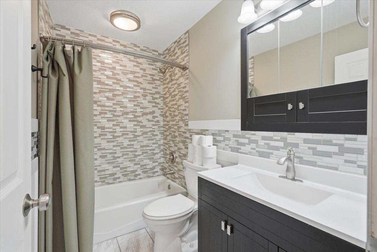 14-Bath 1.jpg
