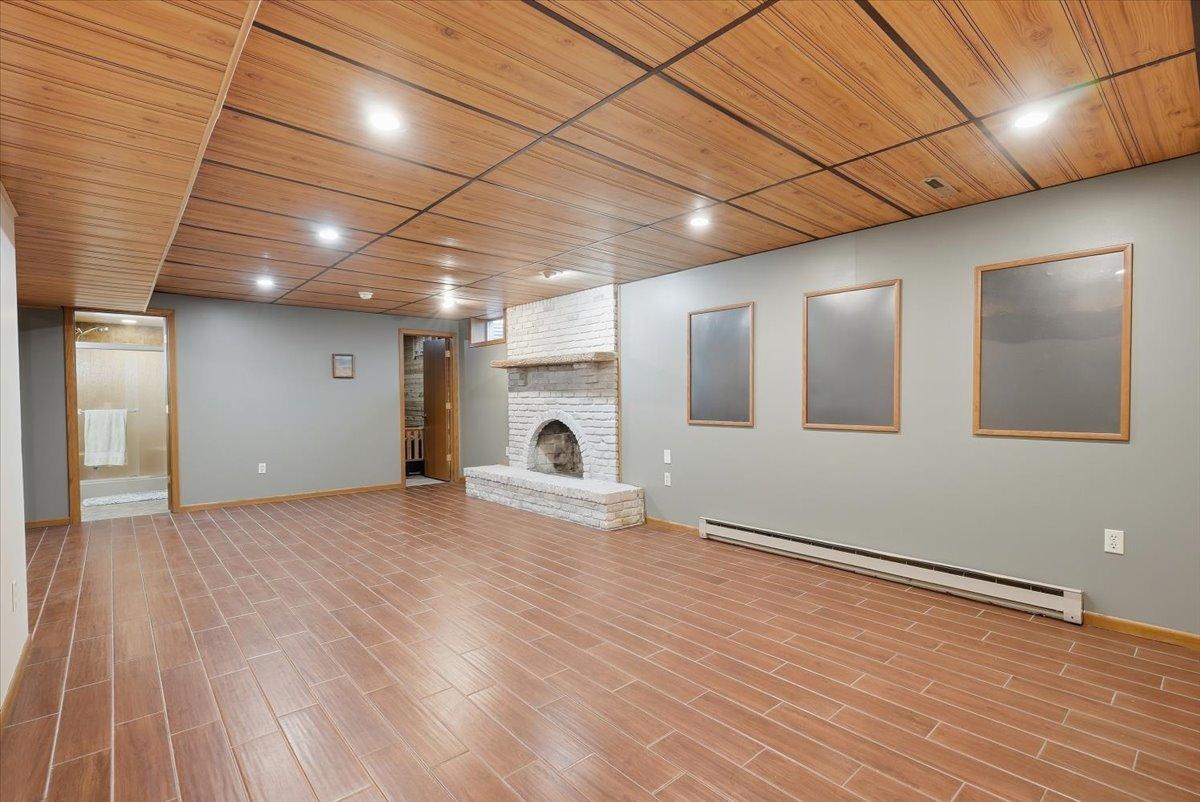 20-Lower Living Room.jpg