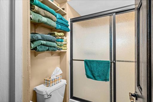 23-W 7th Street-28 bath.jpg