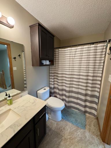 Upper level full bath-view 2