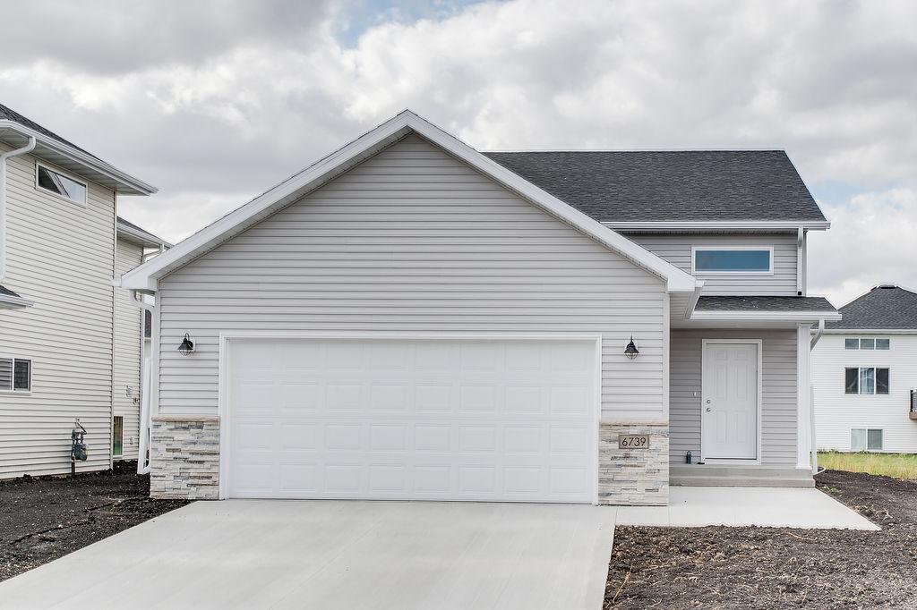 6739_SELKIRK_DR_S-1.jpg