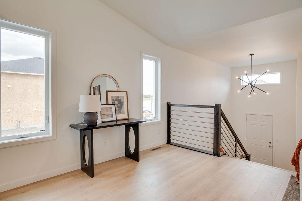 6739_SELKIRK_DR_S-10.jpg