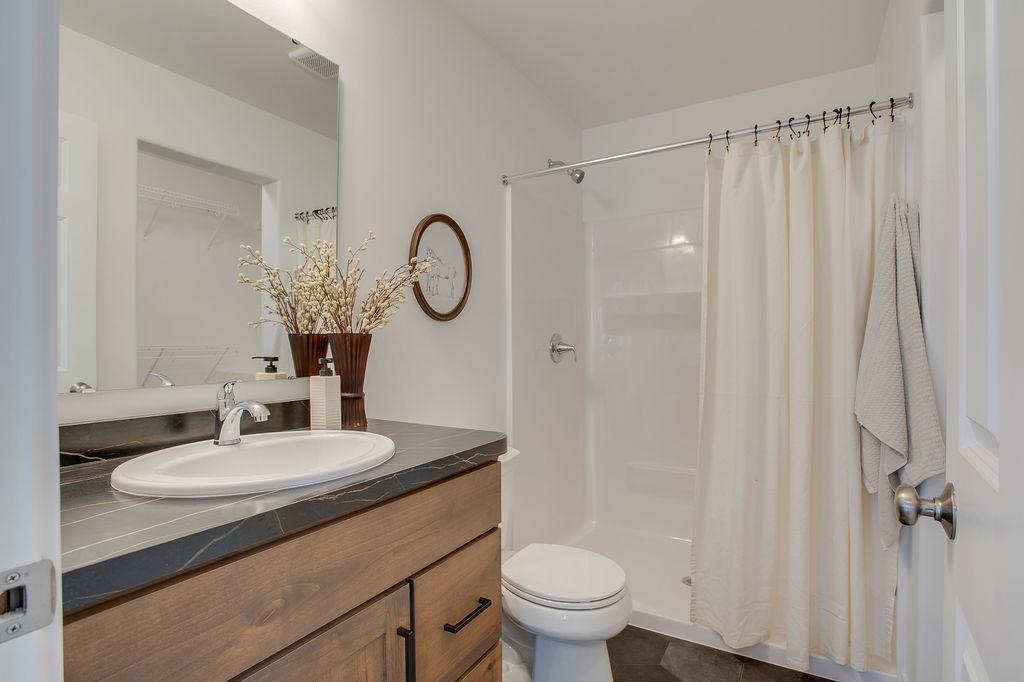 6739_SELKIRK_DR_S-24.jpg