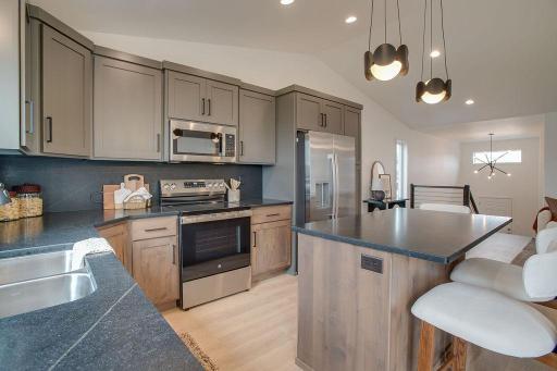 6739 Selkirk Drive S, Fargo, ND 58104