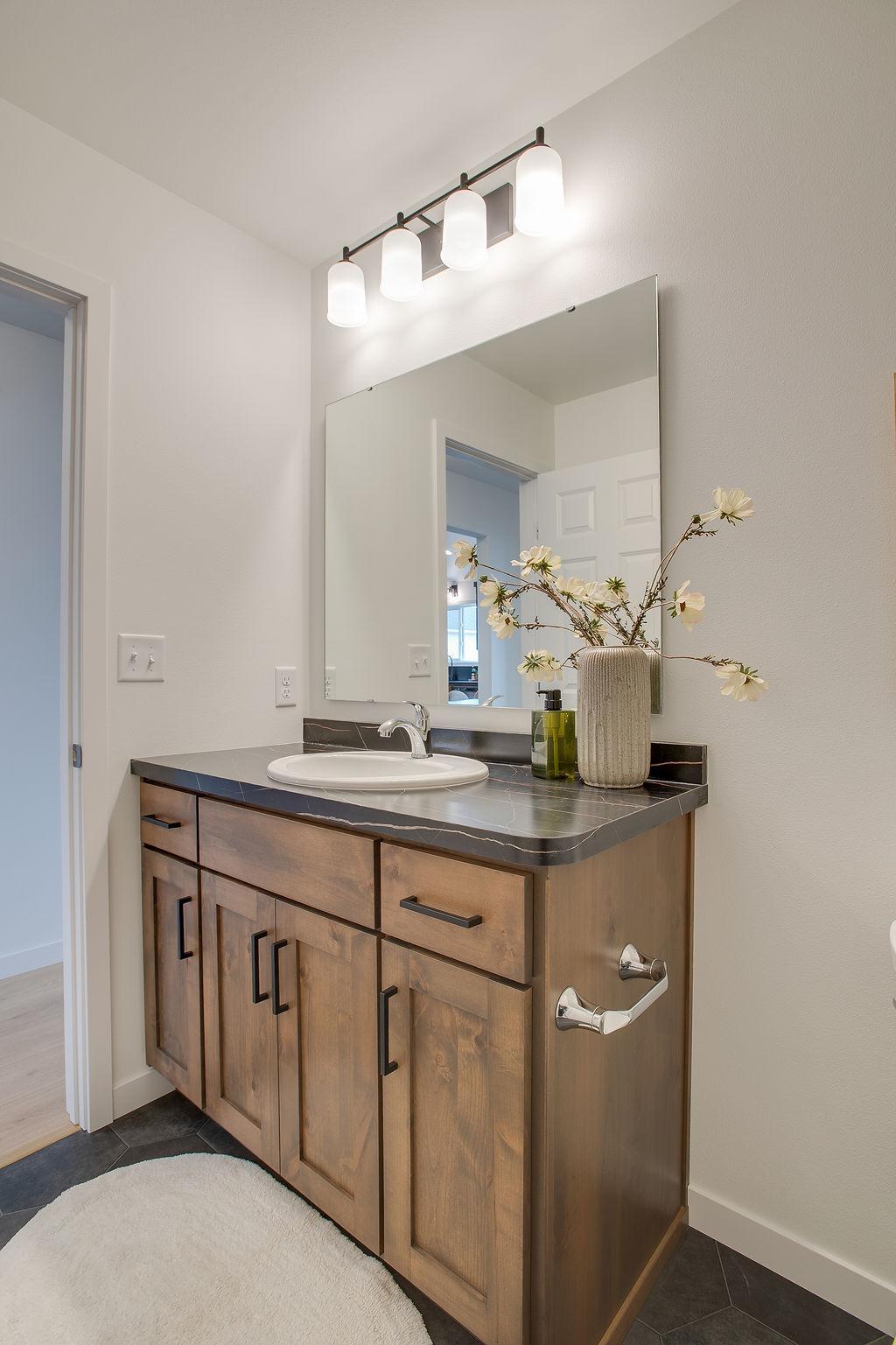 6739_SELKIRK_DR_S-31.jpg