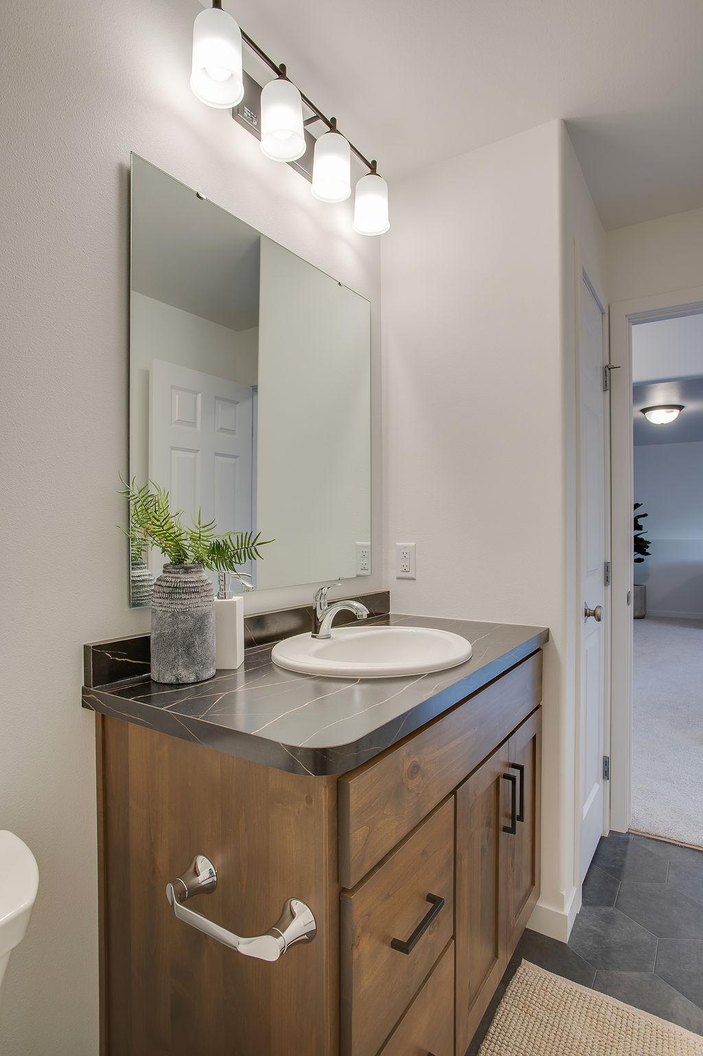 6739_SELKIRK_DR_S-42.jpg