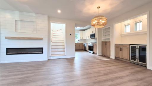 Dining Room Area with Dry Bar