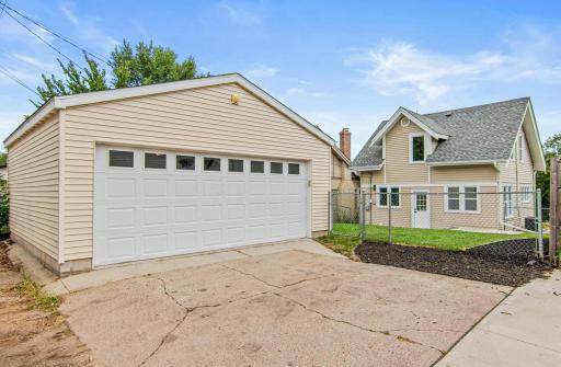 Big 2 Car Garage & Fully Fenced in Backyard